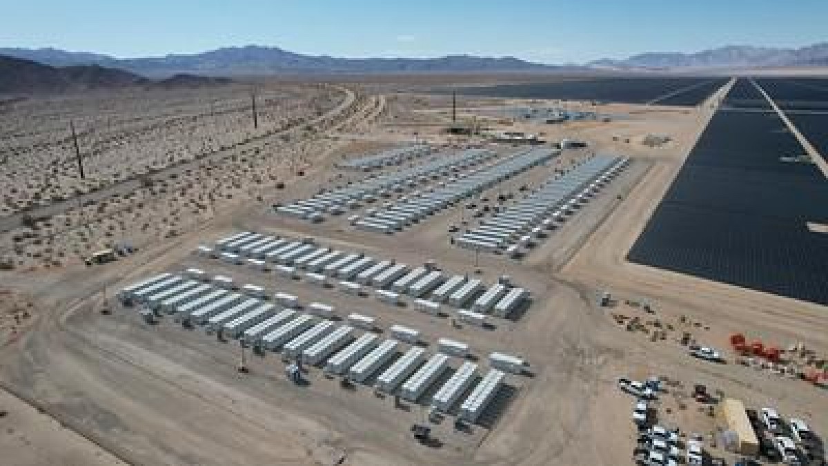 Το Γραφείο Διαχείρισης Γης εκδίδει το πράσινο φως για τη σύζευξη 550 MW BESS με Φ/Β εργοστάσιο στην έρημο της Καλιφόρνια