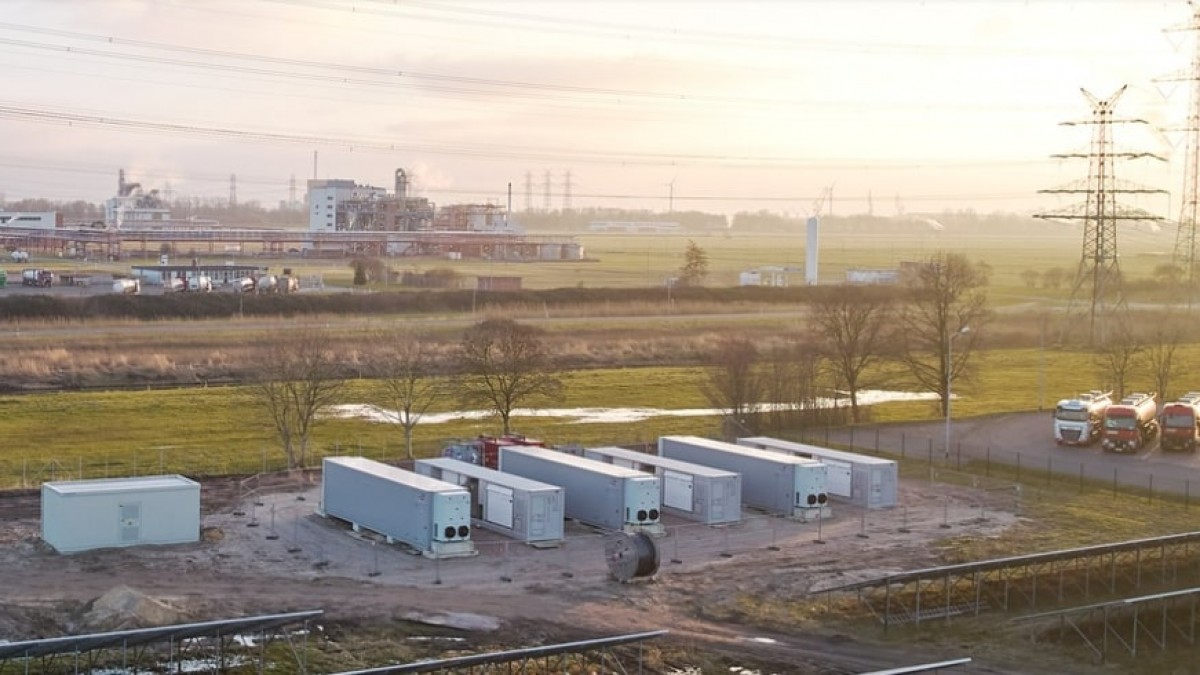 Η Enerparc αναθέτει το έργο «Innovation Tender» ηλιακών φωτοβολταϊκών με 8 MWh BESS στη Γερμανία