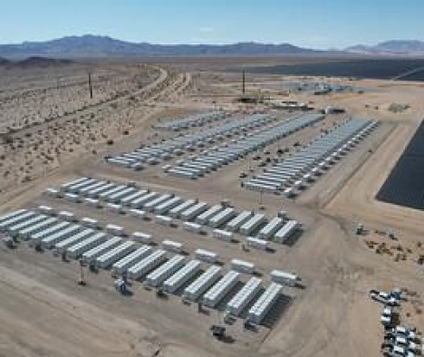 Το Γραφείο Διαχείρισης Γης εκδίδει το πράσινο φως για τη σύζευξη 550 MW BESS με Φ/Β εργοστάσιο στην έρημο της Καλιφόρνια